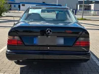 Gebraucht Mercedes 250 94 PS (69 kW) 1990 Schwarz Limousine