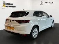 Gebraucht Renault Megane E-Tech Business 158 PS (116 kW) 2022 Weiß Limousine