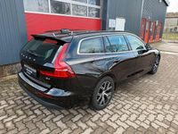 Gebraucht Volvo V60 Core 197 PS (144 kW) 2023 Onyx black Kombi
