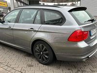 Gebraucht BMW 320 184 PS (135 kW) 2011 Grau Kombi