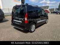Gebraucht Citroën Berlingo SELECTION 92 PS (67 kW) 2011 Lack onyx schwarz/deckende Van / Kleinbus