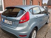 Gebraucht Ford Fiesta 90 PS (66 kW) 2009 Blau Kleinwagen