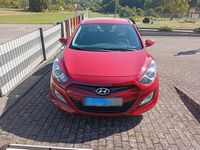Gebraucht Hyundai i30 99 PS (72 kW) 2014 Rot Kombi