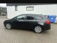 Gebraucht Opel Astra Edition 101 PS (74 kW) 2016 Schwarz Kombi