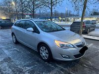 Gebraucht Opel Astra 91 PS (66 kW) 2011 Silber Kombi
