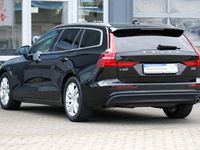 Gebraucht Volvo V60 Momentum 150 PS (110 kW) 2019 Onyx black Kombi