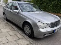 Second-hand Mercedes C200 Classic 163 CP (119 kW) 2000 Argintiu Berlinǎ