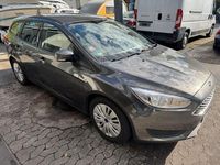 Gebraucht Ford Focus Trend 101 PS (74 kW) 2015 Grau Limousine