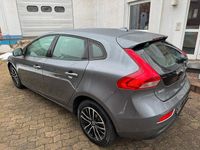 Gebraucht Volvo V40 Momentum 122 PS (89 kW) 2017 Grau Kombi
