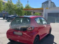 Gebraucht Toyota Aygo 68 PS (50 kW) 2013 Rot Kleinwagen