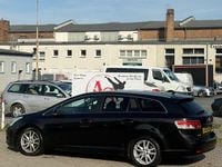 Gebraucht Toyota Avensis 126 PS (92 kW) 2011 Schwarz Kombi