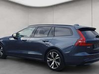 Gebraucht Volvo V60 Plus 197 PS (144 kW) 2025 Denim blaumetallic Kombi