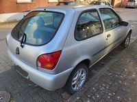 Gebraucht Ford Fiesta Style 75 PS (55 kW) 1999 Silber Kleinwagen