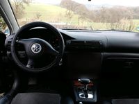 Gebraucht VW Passat 115 PS (84 kW) 2001 Schwarz Kombi