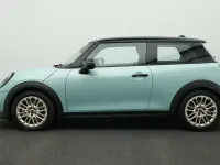 Gebraucht Mini Cooper Favoured 156 PS (114 kW) 2024 Grün Kleinwagen