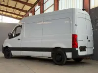 Gebraucht Mercedes Sprinter 150 PS (110 kW) 2023 Arktikweiss Van