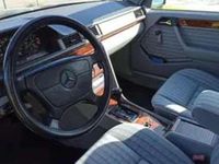 Gebraucht Mercedes E230 132 PS (97 kW) 1992 Blau Limousine