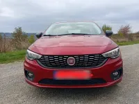 Gebraucht Fiat Tipo 95 PS (69 kW) 2016 Rot Kleinwagen