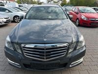 Gebraucht Mercedes E300 231 PS (169 kW) 2011 Blau Kombi