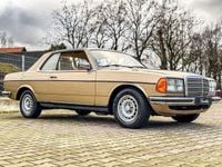 Gebraucht Mercedes 230 136 PS (100 kW) 1982 Gold metallic Coupé
