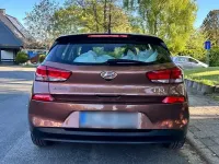 Gebraucht Hyundai i30 Select 120 PS (88 kW) 2018 Braun Limousine