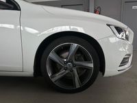 Gebraucht Volvo S60 R-Design 243 PS (178 kW) 2015 Weiß Limousine