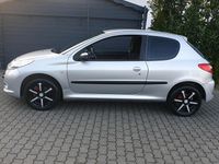Gebraucht Peugeot 206 60 PS (44 kW) 2010 Silber Kleinwagen