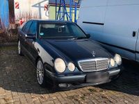 Gebraucht Mercedes E200 136 PS (100 kW) 2001 Blau Limousine