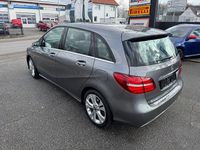 Gebraucht Mercedes B200 Style 136 PS (100 kW) 2019 Grau Van / Kleinbus