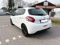 Gebraucht Peugeot 208 81 PS (59 kW) 2015 Weiß Kleinwagen