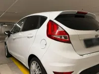 Gebraucht Ford Fiesta 101 PS (74 kW) 2013 Weiß Kleinwagen