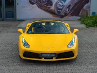 Gebraucht Ferrari 488 669 PS (492 kW) 2018 Gelb Cabrio