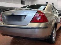 Gebraucht Ford Mondeo 125 PS (91 kW) 2003 Gold Limousine