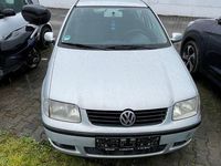 Gebraucht VW Polo Basis 75 PS (55 kW) 2000 Silber Limousine