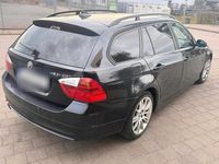 Gebraucht BMW 320 177 PS (130 kW) 2007 Schwarz Kombi