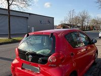 Gebraucht Toyota Aygo 68 PS (50 kW) 2009 Rot Kleinwagen