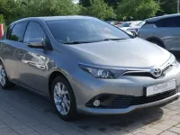 Gebraucht Toyota Auris 116 PS (85 kW) 2016 New medium silver/ grey Limousine