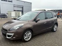 Gebraucht Renault Scénic III Luxe 131 PS (96 kW) 2009 Braun Van / Kleinbus