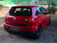 Gebraucht VW Golf V 105 PS (77 kW) 2005 Rot Kleinwagen
