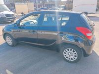 Gebraucht Hyundai i20 75 PS (55 kW) 2010 Schwarz Kleinwagen