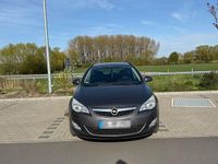 Gebraucht Opel Astra Edition 160 PS (117 kW) 2012 Grau Kombi