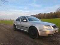 Second-hand VW Bora 131 CP (96 kW) 2003 Argintiu Berlinǎ