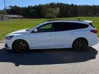 Używany Ford Focus ST 280 KM (205 kW) 2019 Biały Sedan/Limuzyna