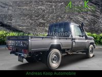 Neu Toyota Land Cruiser 231 PS (169 kW) 2026 Grau SUV