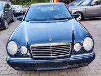 Gebraucht Mercedes E200 Elegance 136 PS (100 kW) 1997 Blau Limousine
