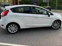 Gebraucht Ford Fiesta SE 121 PS (88 kW) 2013 Weiß Limousine