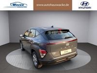 Neu Hyundai Kona Select 141 PS (103 kW) 2025 Farbe: grau SUV