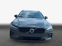 Gebraucht Volvo V60 Plus 197 PS (144 kW) 2025 Forest lake metallic Kombi