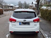 Gebraucht Kia Carens 116 PS (85 kW) 2015 Weiß Van / Kleinbus