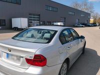 Gebraucht BMW 318 129 PS (94 kW) 2006 Silber Limousine